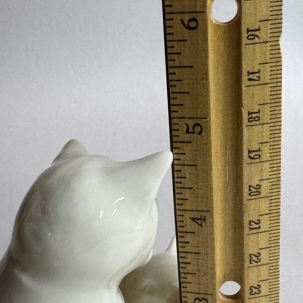 Vintage White Porcelain Cat and Kitten Figurine‎ Mother and Baby Statue 4.5 Inch - Picture 6 of 7
